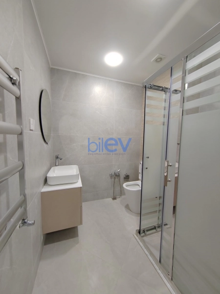 Aylıq Kirayə 2 otaqlı Yeni Tikili bina evi  82m², Bakı
