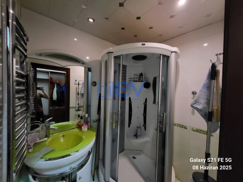 Aylıq Kirayə 2 otaqlı Yeni Tikili bina evi  90m², Bakı