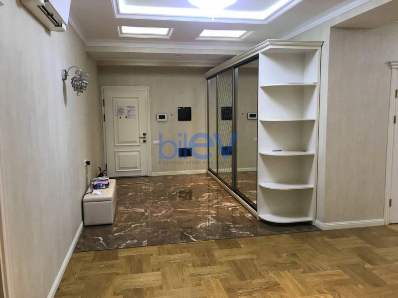 Aylıq Kirayə 3 otaqlı Yeni Tikili bina evi  215m², Bakı