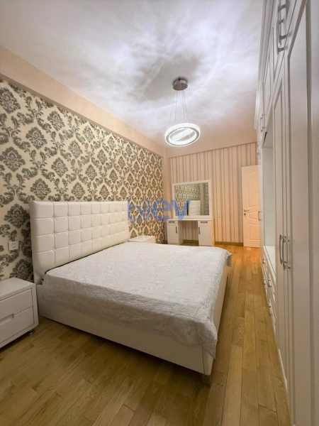 Aylıq Kirayə 2 otaqlı Yeni Tikili bina evi  102m², Bakı