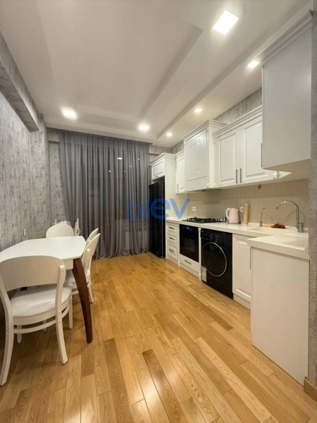 Aylıq Kirayə 2 otaqlı Yeni Tikili bina evi  102m², Bakı