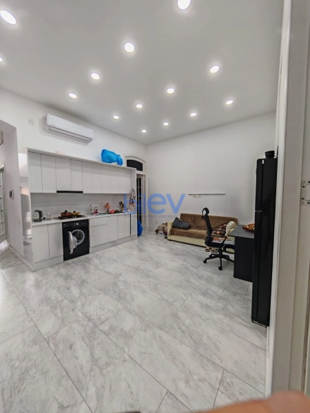 Aylıq Kirayə 3 otaqlı Köhnə Tikili bina evi  80m², Bakı
