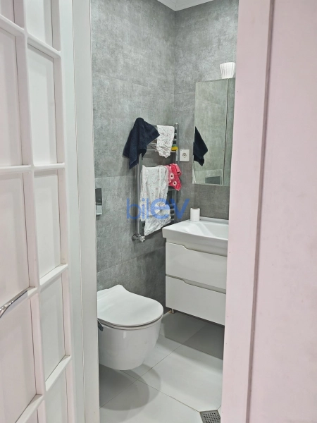 Aylıq Kirayə 3 otaqlı Köhnə Tikili bina evi  80m², Bakı