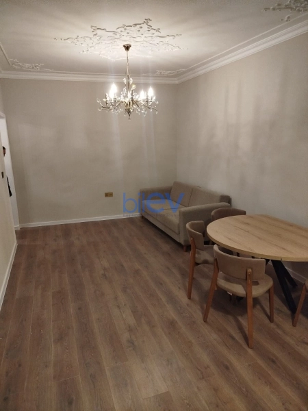 Aylıq Kirayə 2 otaqlı Köhnə Tikili bina evi  m², Bakı