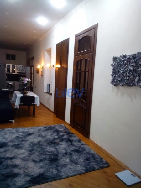 Aylıq Kirayə 4 otaqlı Köhnə Tikili bina evi  120m², Bakı