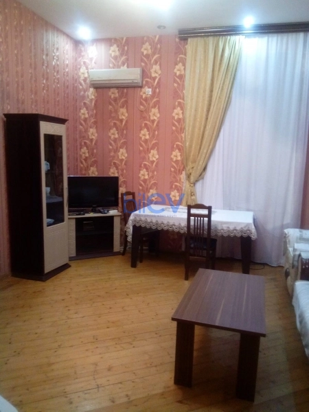 Aylıq Kirayə 4 otaqlı Köhnə Tikili bina evi  120m², Bakı