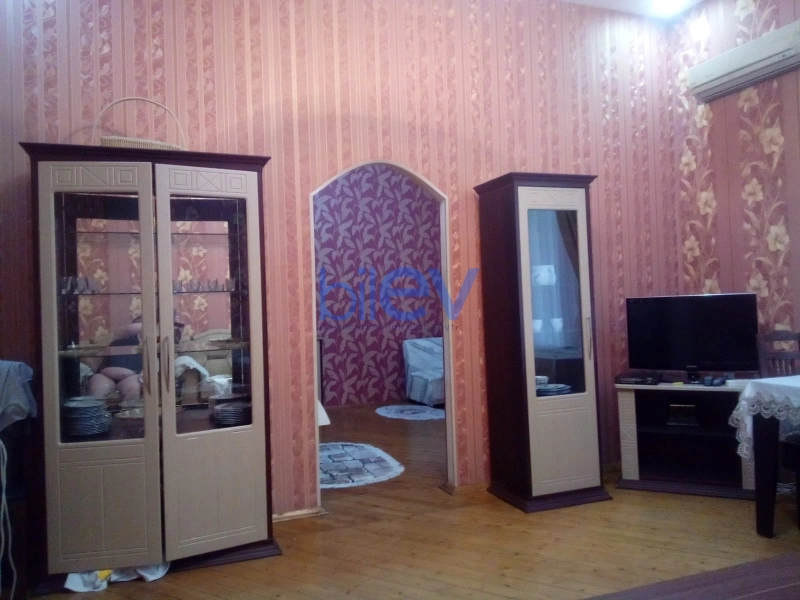Aylıq Kirayə 4 otaqlı Köhnə Tikili bina evi  120m², Bakı
