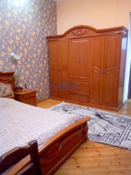 Aylıq Kirayə 4 otaqlı Köhnə Tikili bina evi  120m², Bakı