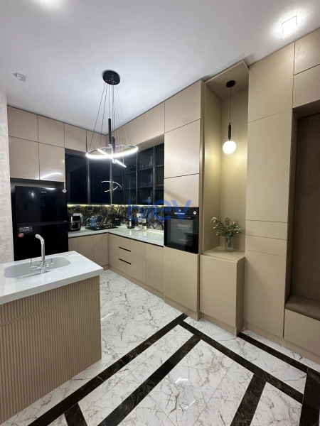 Aylıq Kirayə 3 otaqlı Yeni Tikili bina evi  110m², Bakı
