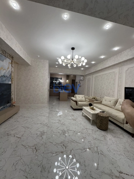 Aylıq Kirayə 3 otaqlı Yeni Tikili bina evi  110m², Bakı