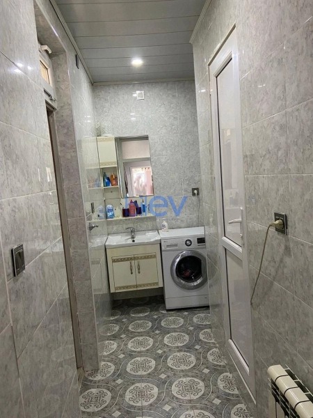 Aylıq Kirayə 2 otaqlı Köhnə Tikili bina evi  70m², Bakı
