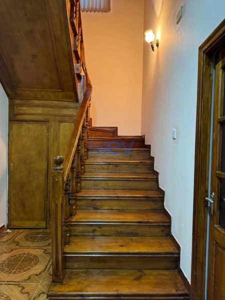 Aylıq Kirayə 6 otaqlı Həyət evi  240m², Bakı