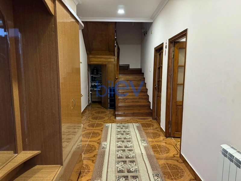 Aylıq Kirayə 6 otaqlı Həyət evi  240m², Bakı