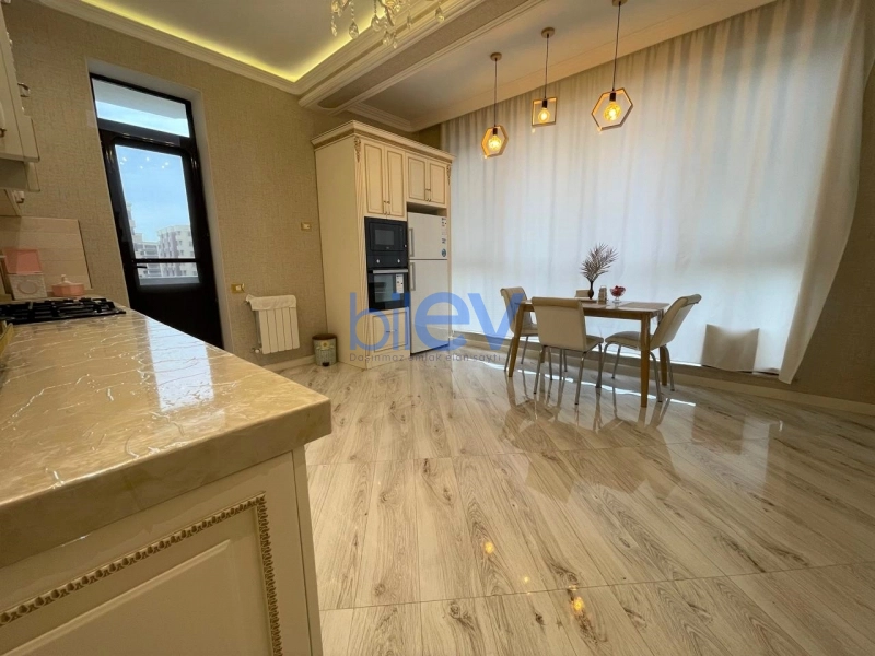 Aylıq Kirayə 3 otaqlı Yeni Tikili bina evi  175m², Bakı