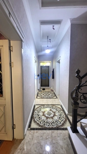 Satış 5 otaqlı Həyət evi  200m², Bakı