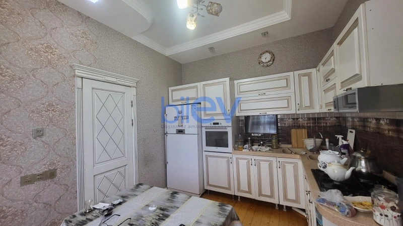 Satış 5 otaqlı Həyət evi  200m², Bakı