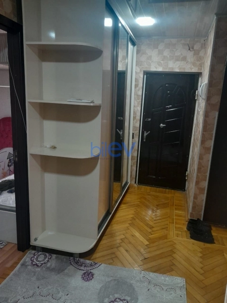 Aylıq Kirayə 3 otaqlı Köhnə Tikili bina evi  72m², Bakı