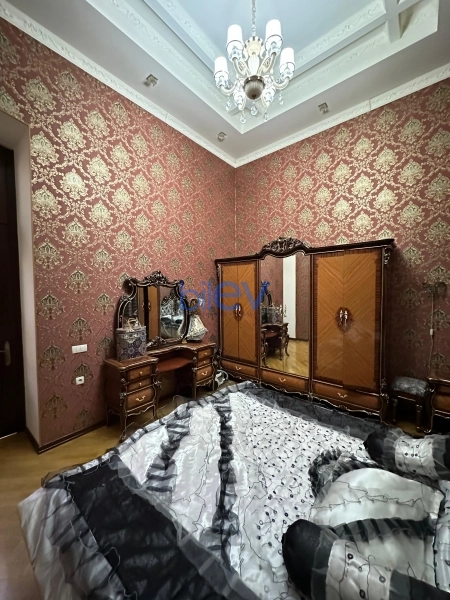Aylıq Kirayə 2 otaqlı Köhnə Tikili bina evi  80m², Bakı