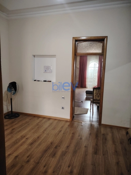 Satış 3 otaqlı Köhnə Tikili bina evi  100m², Bakı