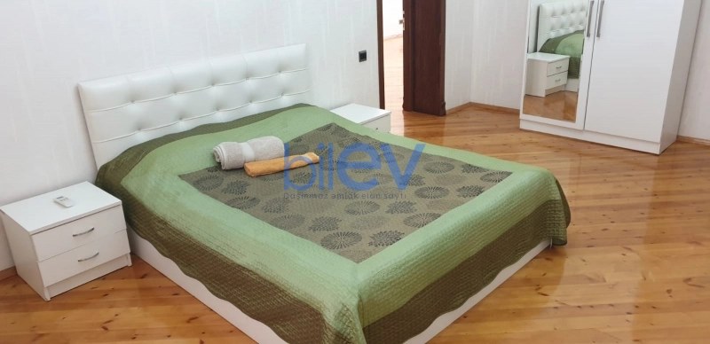 Aylıq Kirayə 6 otaqlı Həyət evi  300m², Bakı