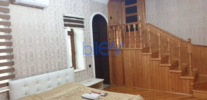 Aylıq Kirayə 6 otaqlı Həyət evi  300m², Bakı