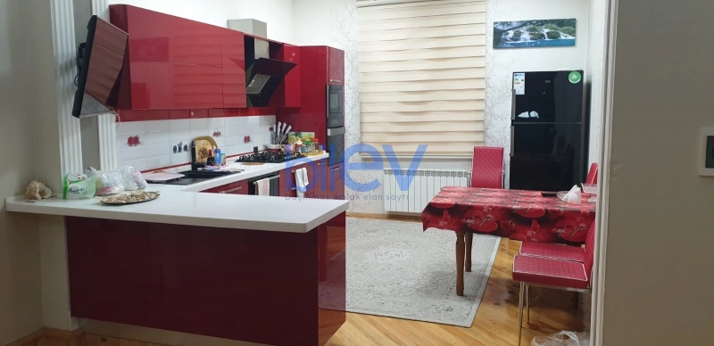 Aylıq Kirayə 6 otaqlı Həyət evi  300m², Bakı