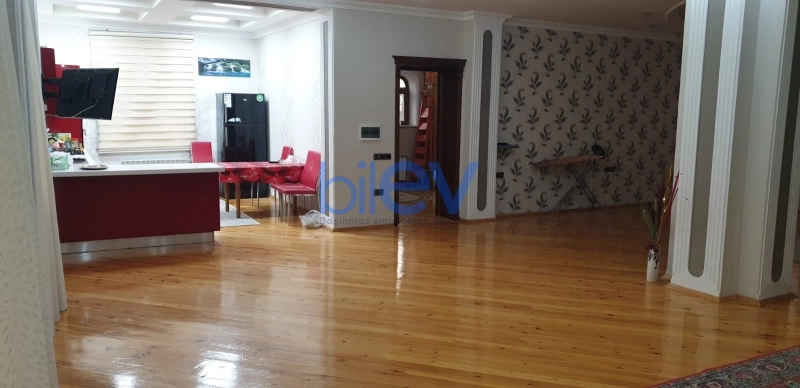 Aylıq Kirayə 6 otaqlı Həyət evi  300m², Bakı