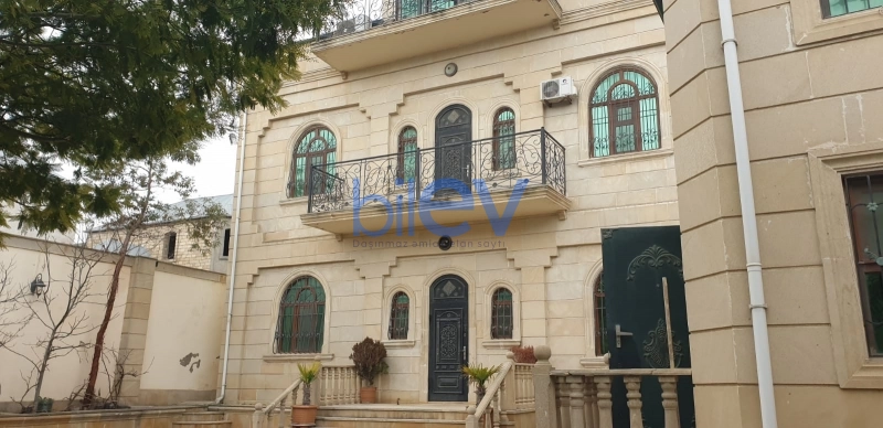 Aylıq Kirayə 6 otaqlı Həyət evi  300m², Bakı