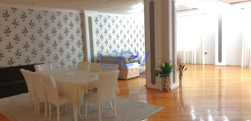 Aylıq Kirayə 6 otaqlı Həyət evi  300m², Bakı