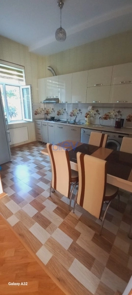 Aylıq Kirayə 5 otaqlı Həyət evi  150m², Bakı