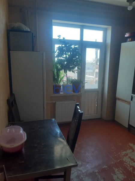 Aylıq Kirayə 3 otaqlı Köhnə Tikili bina evi  70m², Bakı