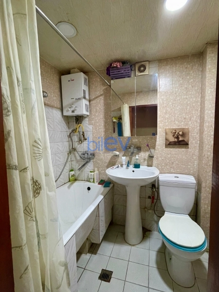 Satış 3 otaqlı Köhnə Tikili bina evi  70m², Bakı