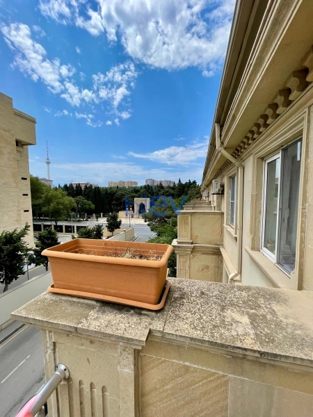 Satış 3 otaqlı Köhnə Tikili bina evi  70m², Bakı