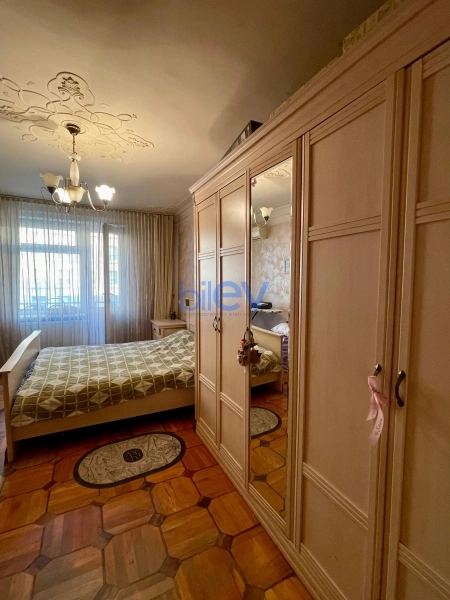 Satış 3 otaqlı Köhnə Tikili bina evi  70m², Bakı