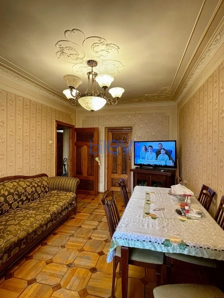 Satış 3 otaqlı Köhnə Tikili bina evi  70m², Bakı
