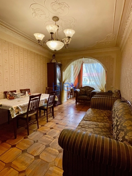 Satış 3 otaqlı Köhnə Tikili bina evi  70m², Bakı