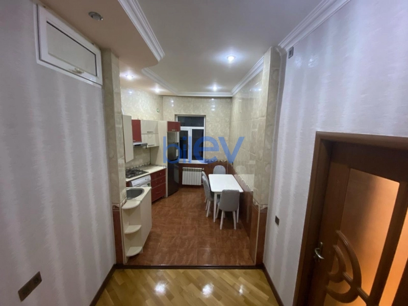 Aylıq Kirayə 3 otaqlı Yeni Tikili bina evi  80m², Bakı