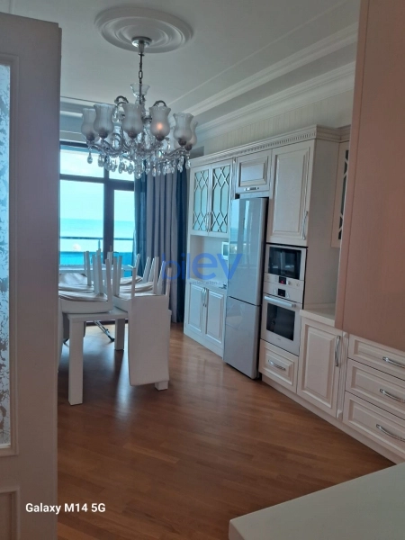 Aylıq Kirayə 4 otaqlı Yeni Tikili bina evi  300m², Bakı
