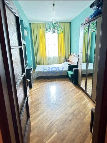 Aylıq Kirayə 4 otaqlı Yeni Tikili bina evi  140m², Bakı