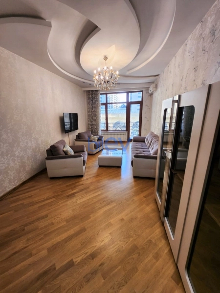 Aylıq Kirayə 2 otaqlı Yeni Tikili bina evi  110m², Bakı