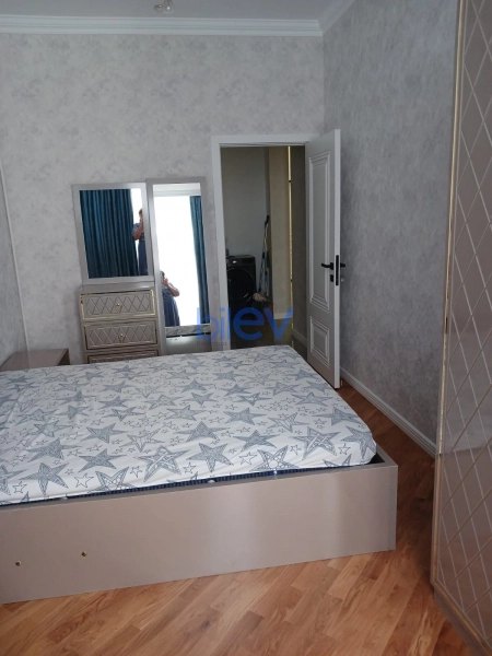 Aylıq Kirayə 3 otaqlı Yeni Tikili bina evi  95m², Bakı