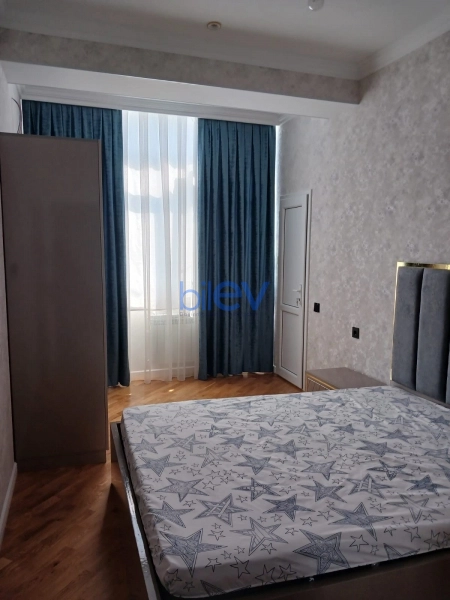 Aylıq Kirayə 3 otaqlı Yeni Tikili bina evi  95m², Bakı