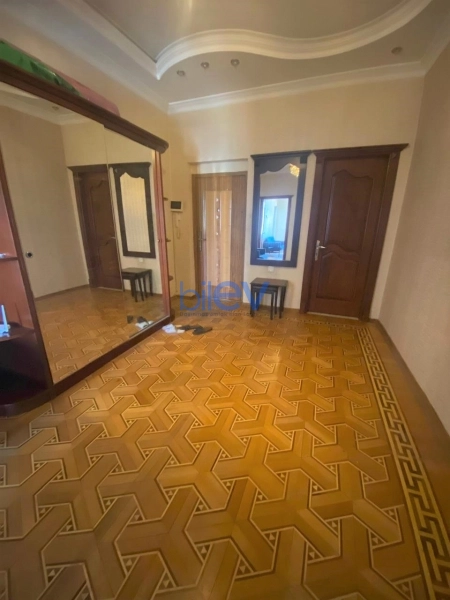 Aylıq Kirayə 3 otaqlı Yeni Tikili bina evi  130m², Bakı