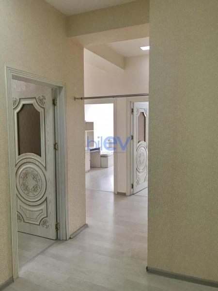Aylıq Kirayə 3 otaqlı Yeni Tikili bina evi  90m², Bakı