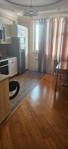 Aylıq Kirayə 3 otaqlı Yeni Tikili bina evi  112m², Bakı