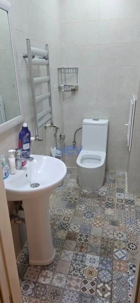 Aylıq Kirayə 3 otaqlı Yeni Tikili bina evi  112m², Bakı