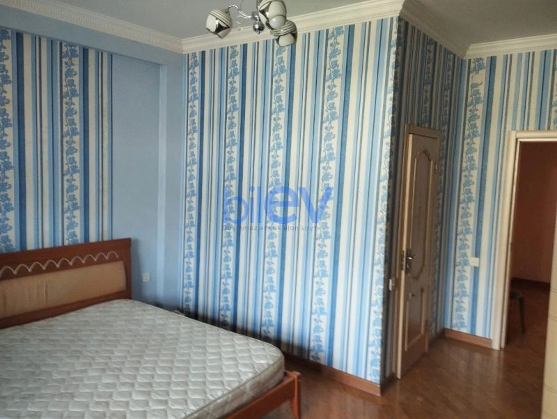 Aylıq Kirayə 3 otaqlı Yeni Tikili bina evi  160m², Bakı