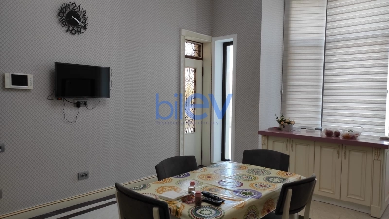 Aylıq Kirayə 6 otaqlı Həyət evi  320m², Bakı