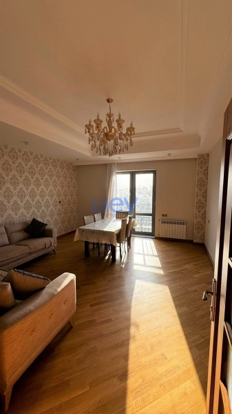 Aylıq Kirayə 3 otaqlı Yeni Tikili bina evi  130m², Bakı