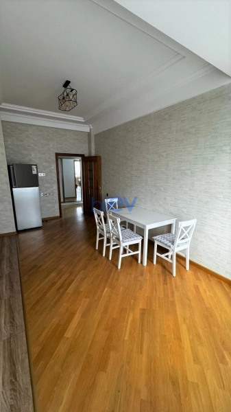 Aylıq Kirayə 3 otaqlı Yeni Tikili bina evi  130m², Bakı